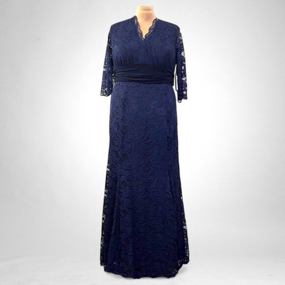 KIYONNA Women's Plus Size Screen Siren Lace Evening Gown, NWT! 1X - Picture 2 of 10
